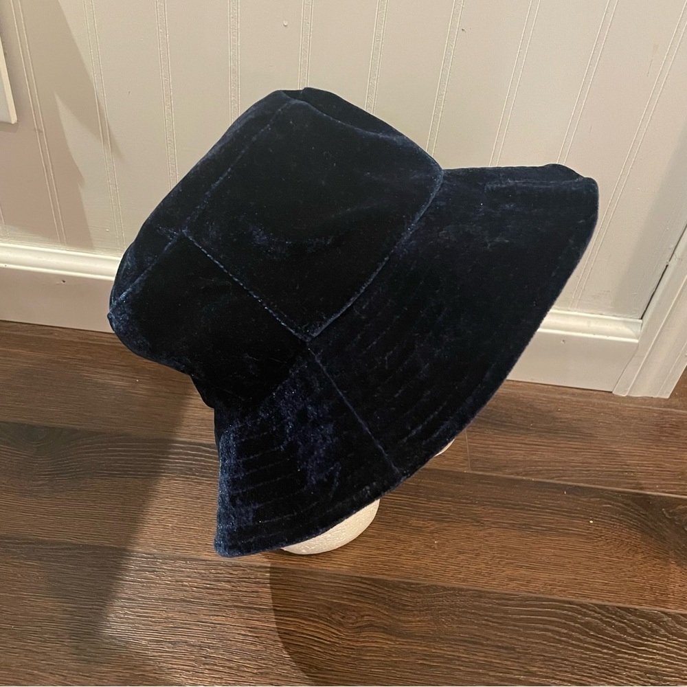 Anthropologie Velvet Bucket Hat in Navy/Marin OS - Picture 4 of 13